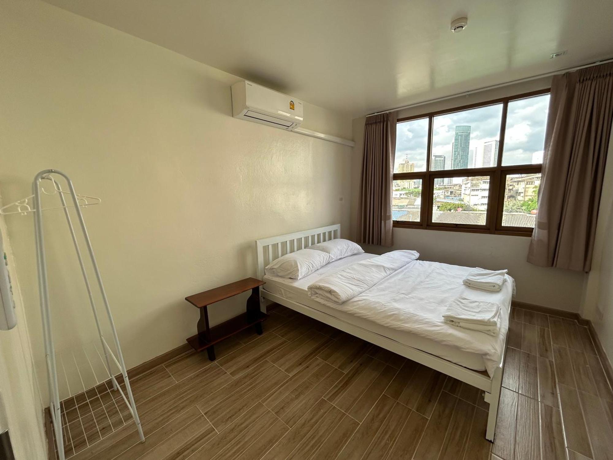 Krung Tone Hostel Бангкок Экстерьер фото